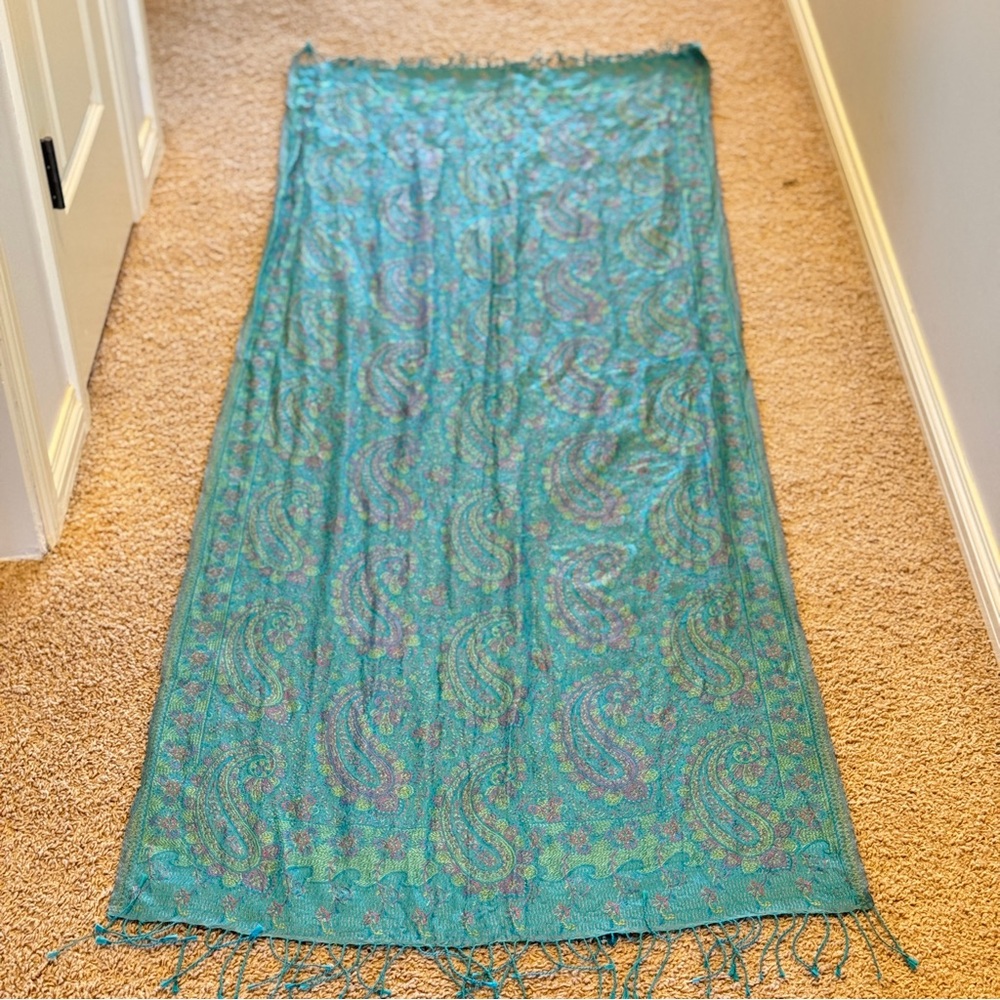 Silky rectangular scarf - Picture 2 of 4